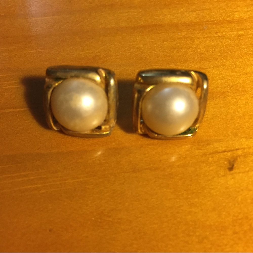 Gold and pearl earrings